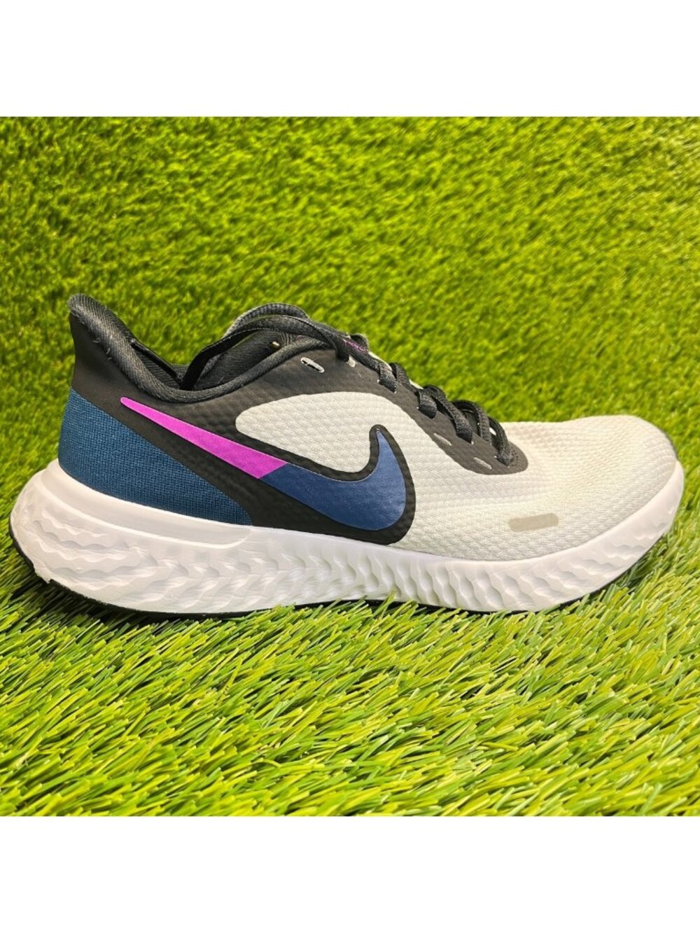 Nike Revolution 5 Womens Size 6.5‎ White Black Athletic Running Shoes Sneakers